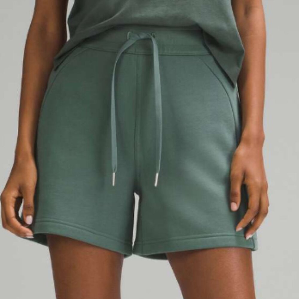lululemon Scuba High-Rise Short 5” - Size 8 - Medium Forest